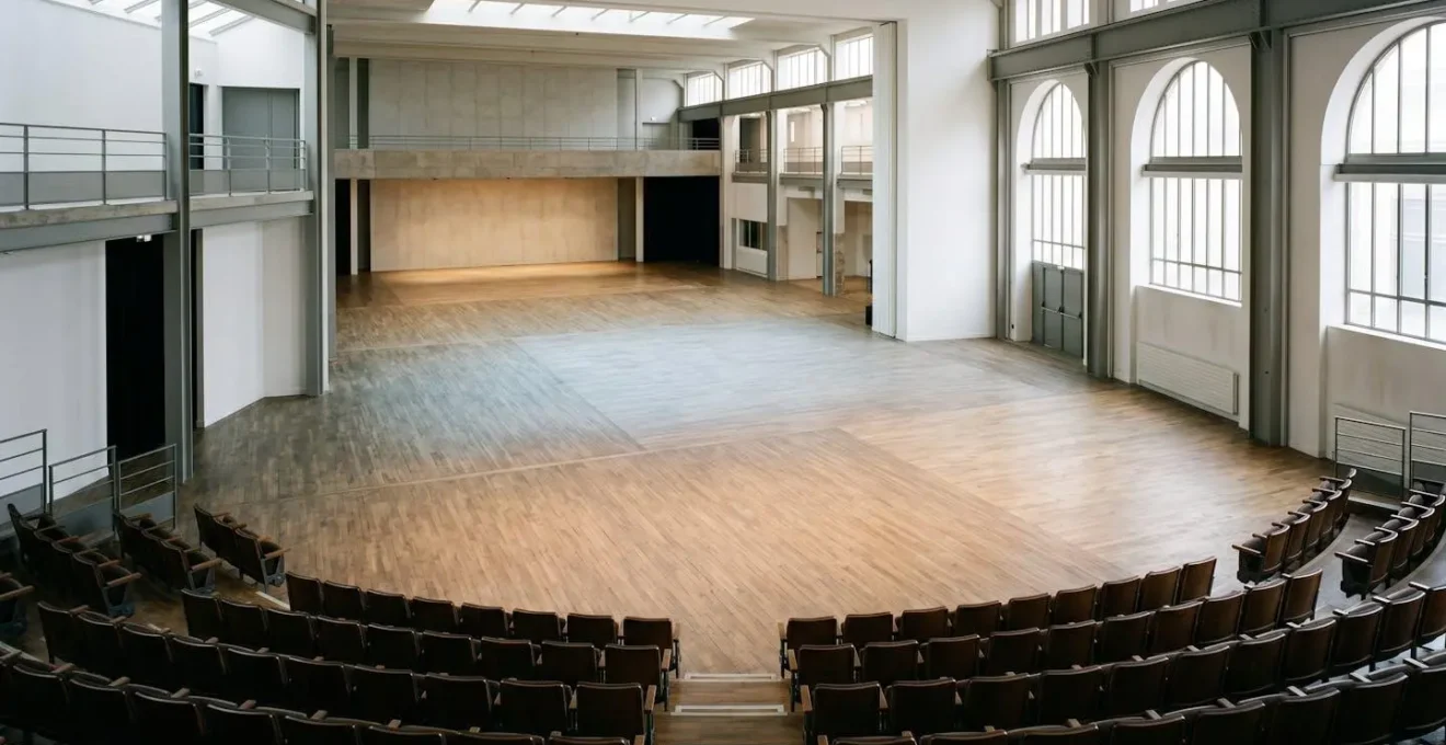 Visualisation spatiale des zones de mouvement stratégiques sur une scène de théâtre
